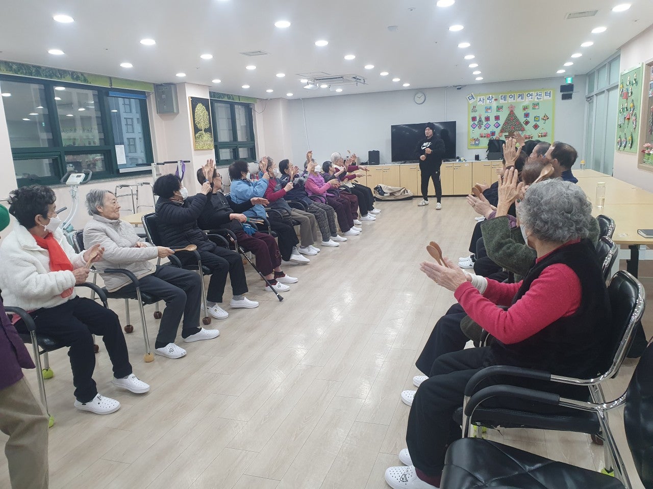 /user/t/thesarang/editor/2512/fae1e5066b1913db44ebc91a44e0253e_1765960676_8209.jpg 이미지크게보기